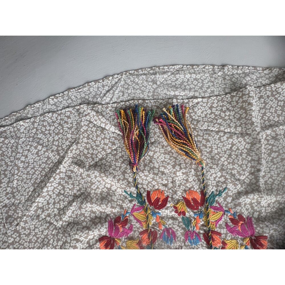 See and Be Seen Top Embroidery Floral Boho Peasant Medium With Tassel Tie - Picture 4 of 8